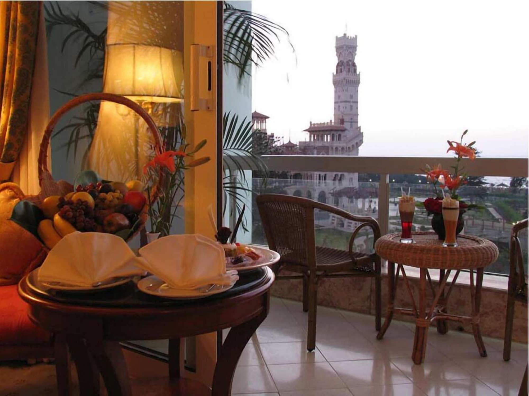 Helnan Royal Palestine Hotel - Montazah Gardens 亚历山大港 外观 照片 The view from the balcony of a suite at the hotel
