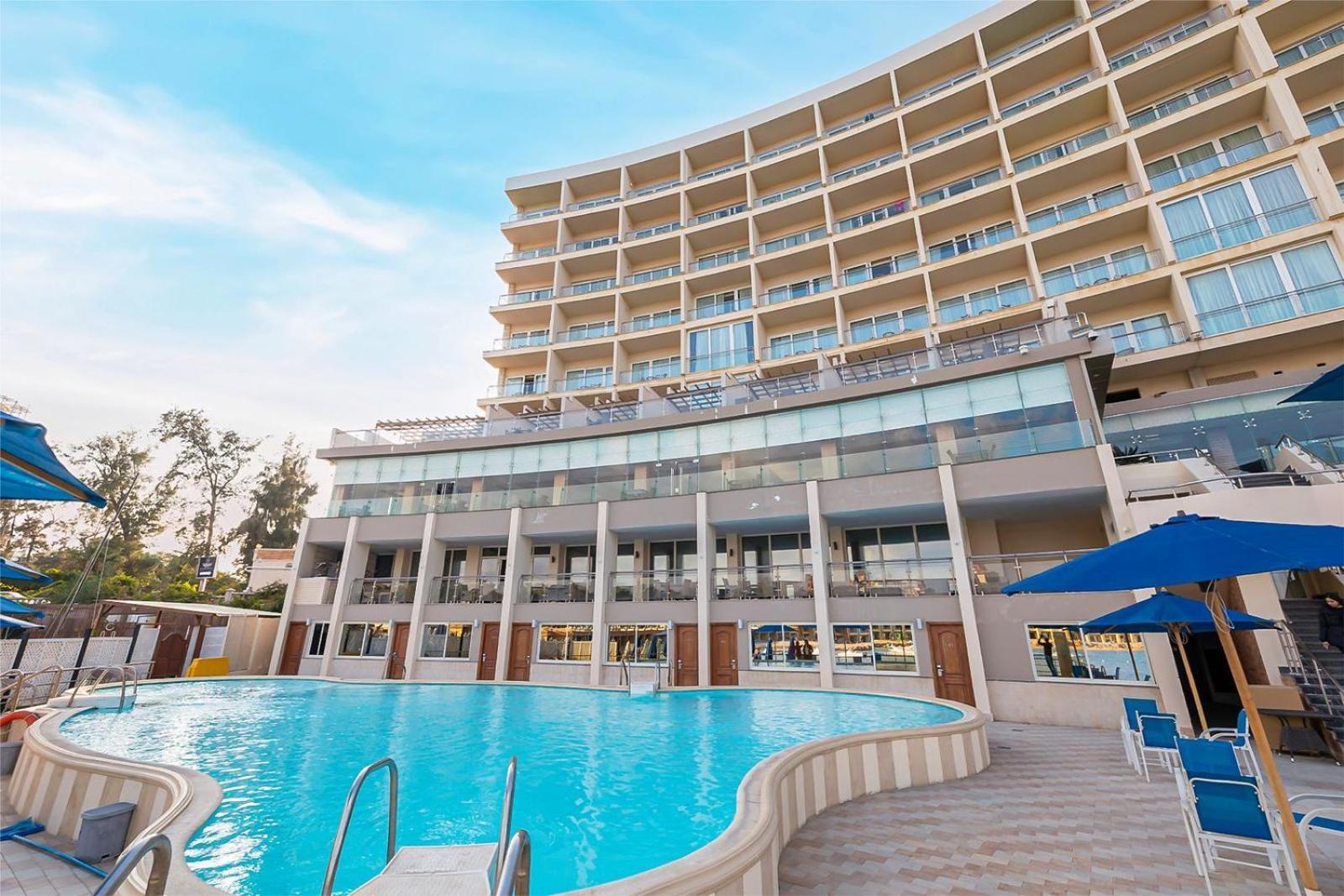 Helnan Royal Palestine Hotel - Montazah Gardens 亚历山大港 外观 照片 The swimming pool at the hotel