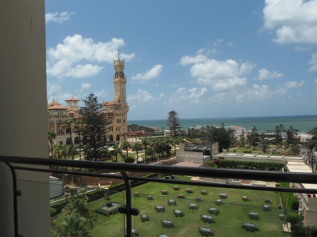 Helnan Royal Palestine Hotel - Montazah Gardens 亚历山大港 外观 照片 View of the Pharaonic Village from the Marriott Hotel