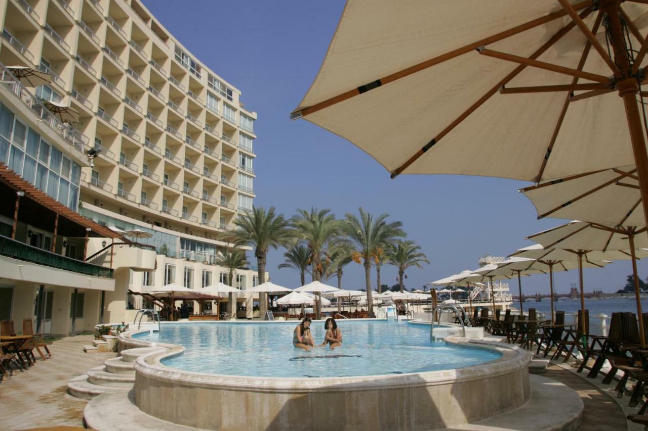 Helnan Royal Palestine Hotel - Montazah Gardens 亚历山大港 外观 照片 The pool at the Grand Hotel