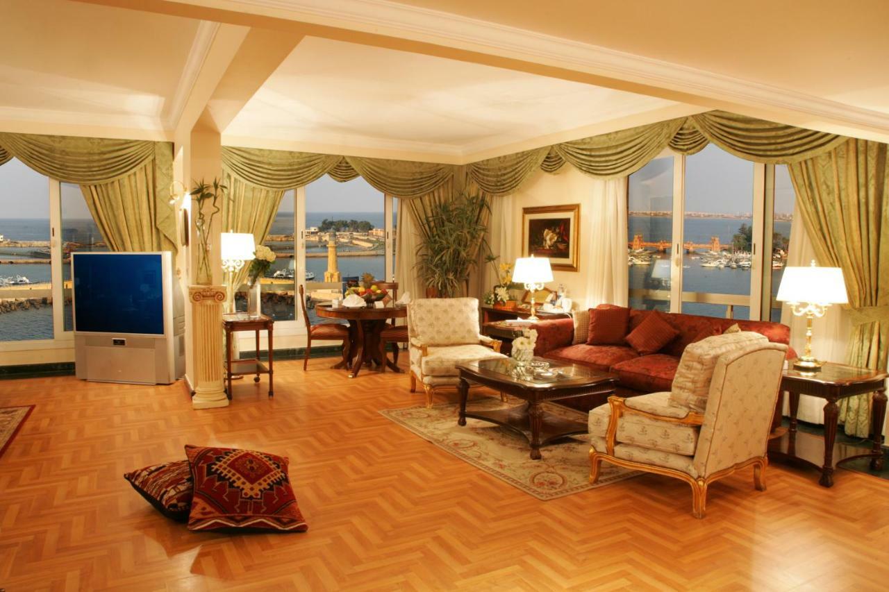Helnan Royal Palestine Hotel - Montazah Gardens 亚历山大港 外观 照片 A living room